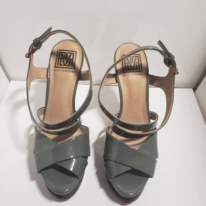 Pour La Victoire Hiro Platform Sandal Gray Size 8.